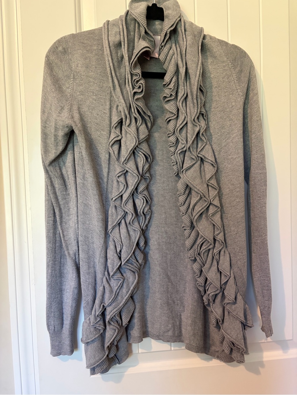 Super cute ruffle trim sweater cardigan gray Romeo & Juliet couture size medium